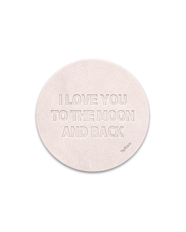 MOKKA bordskåner fra byRavn i naturfarvet læder præget "I love you to the moon and back"