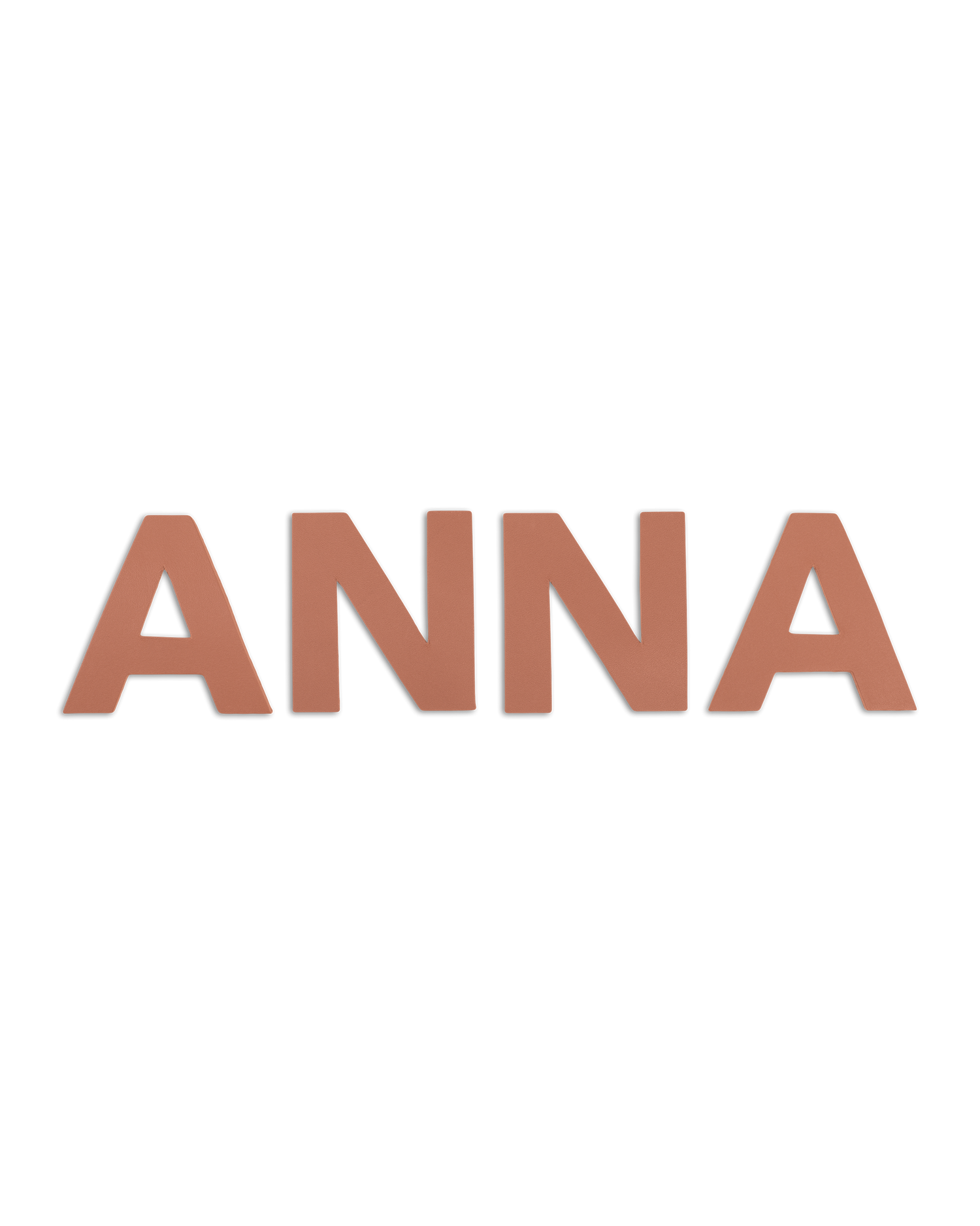 BOX bogstaver fra byRavn i cognac læder, navnet "Anna" i store bogstaver til børneværelset