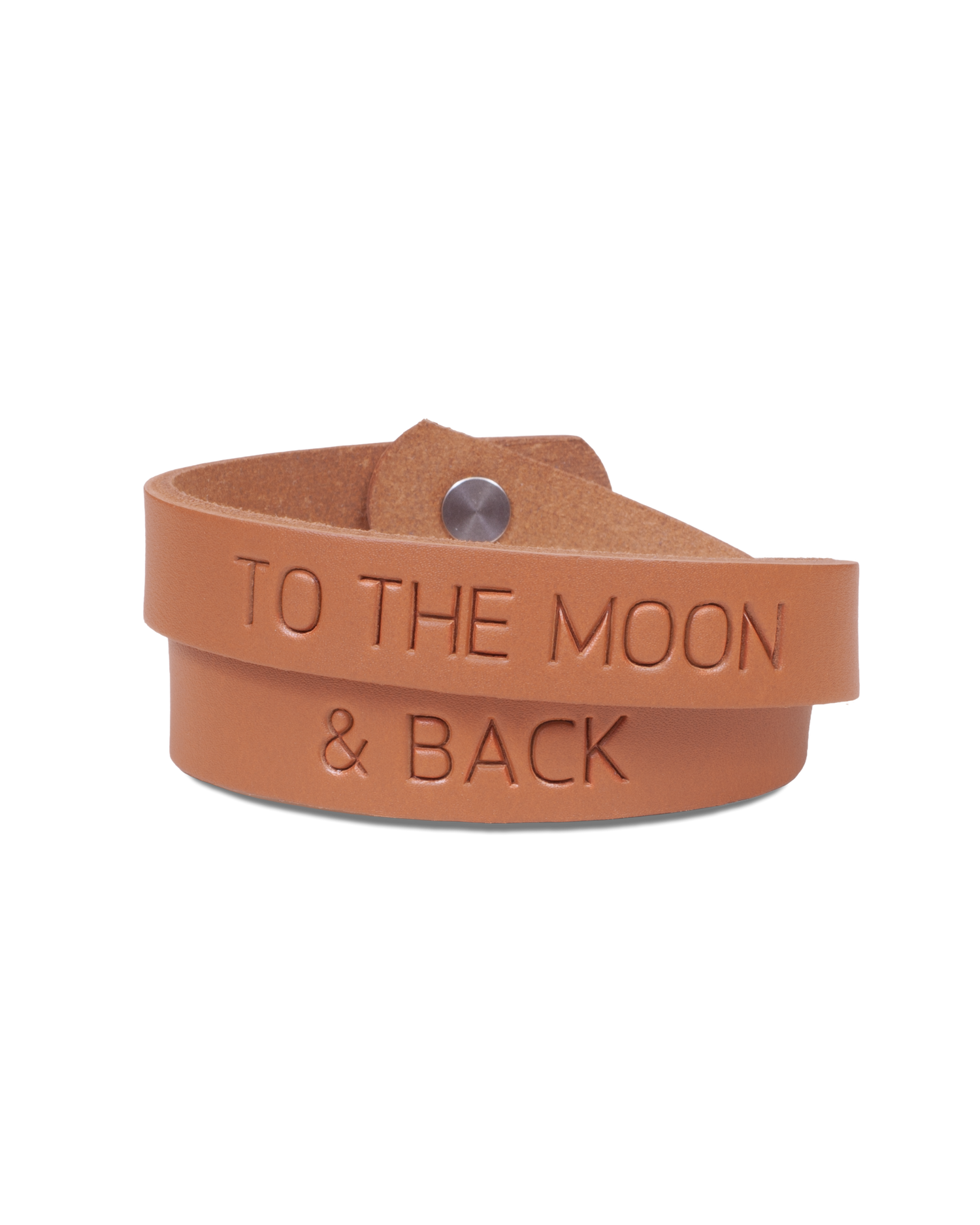 DUO læderarmbånd fra byRavn i cognac kernelæder, dobbelt vikling med graveringen "To the moon & back"