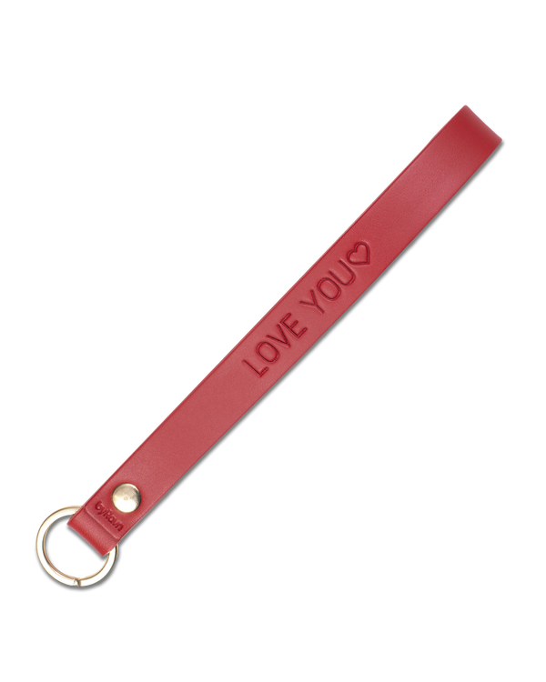 LUX nøglering fra byRavn i rødt læder, smal strop med nøglering i messing og graveringen "Love you" ♡