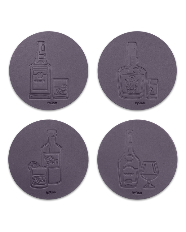 MOKKA spiritus bordskånere fra byRavn i mørkebrunt læder, 4 motiver: whisky, rom, gin og cognac med flaske og glas