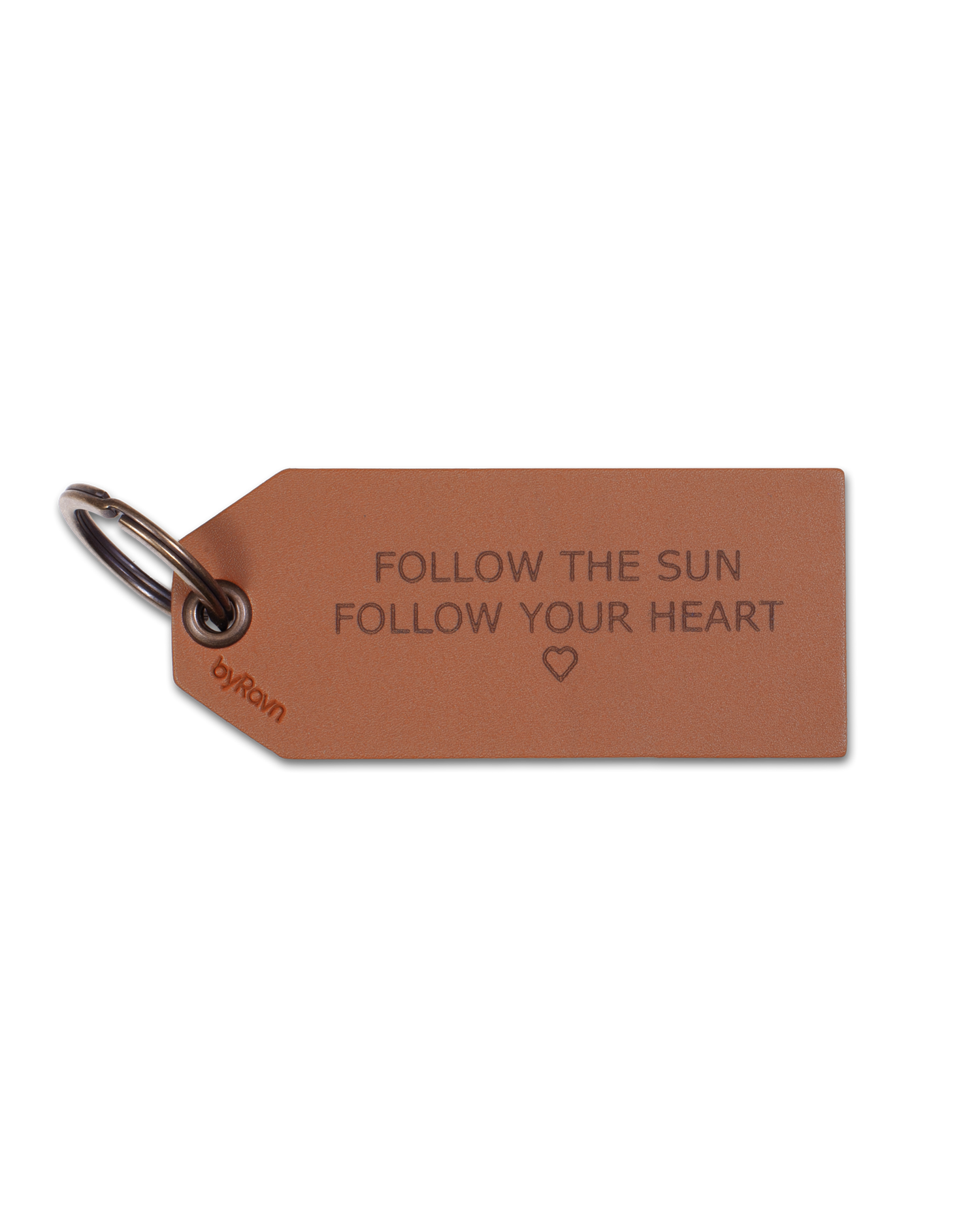STORM nøglering fra byRavn i cognac læder formet som bagagemærke med graveringen "Follow the sun, follow your heart" ♡